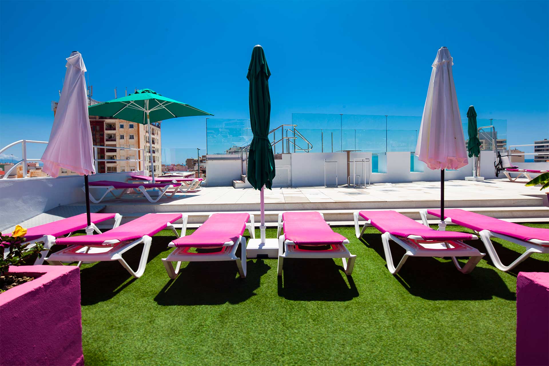 1920x1280-hamacas-terraza-hotel-sireno-torremolinos